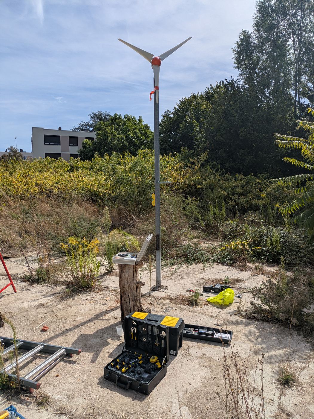 The NEUTRAL HOST mast raised on its base plate, before any works are grafted on